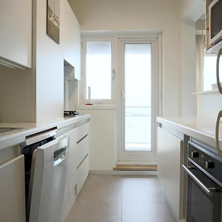 아파트 Attic In By The