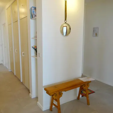 아파트 Attic In By The *