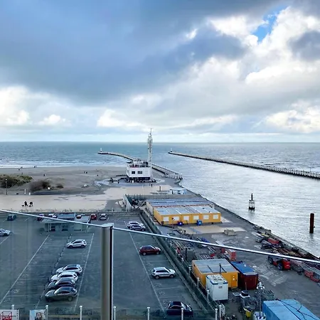 Attic In By The 아파트 *