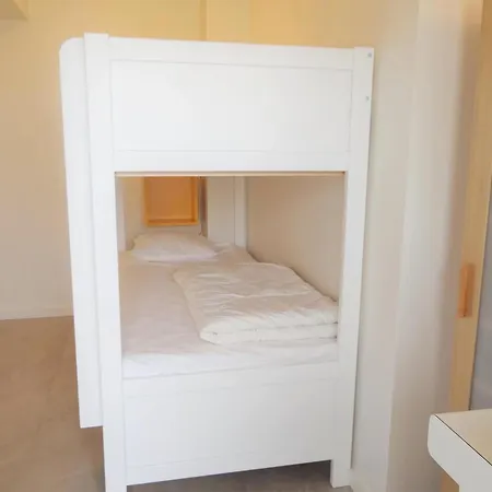 아파트 Attic In By The